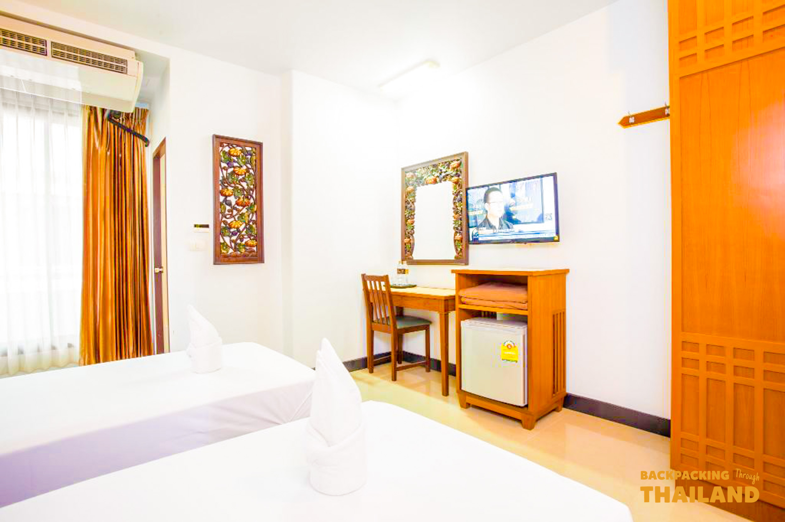 Cozy guest room accommodation for backpacking tour in Bangkok.
