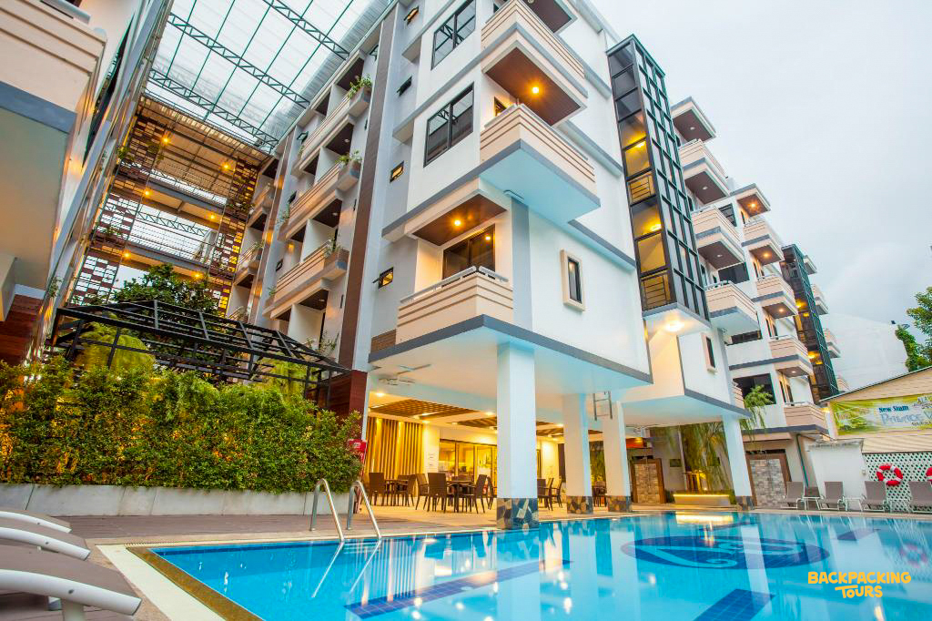 Our comfortable hotel in Bangkok features a large swimming pool and stylish outdoor areas.