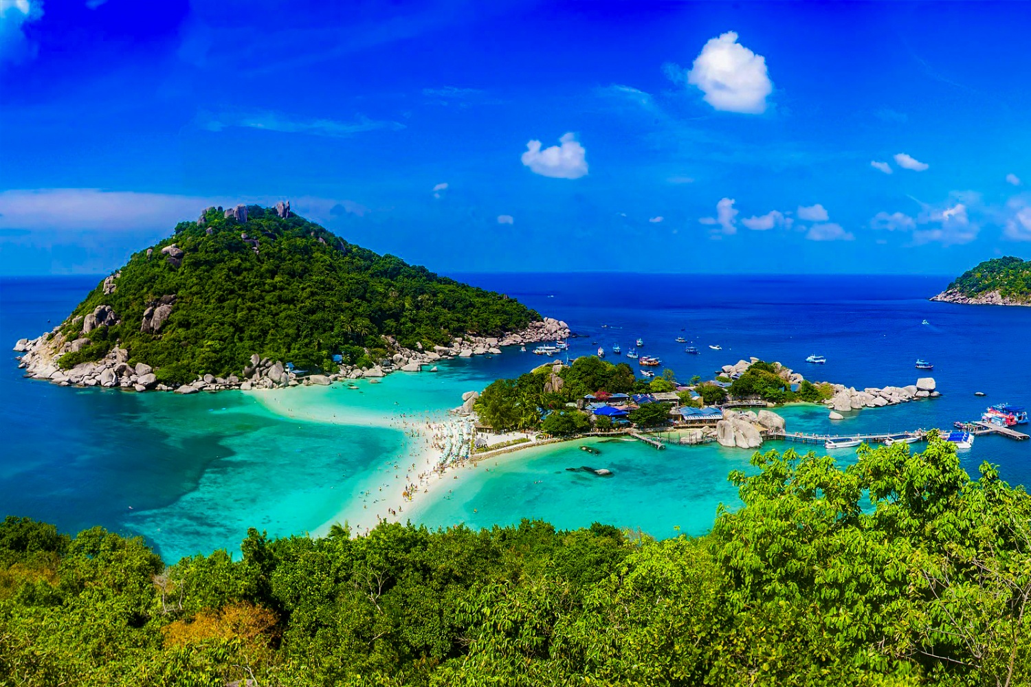 Panoramic view of Koh Nang Yuan, Thailand, with its iconic sandbar connecting lush green islets.
